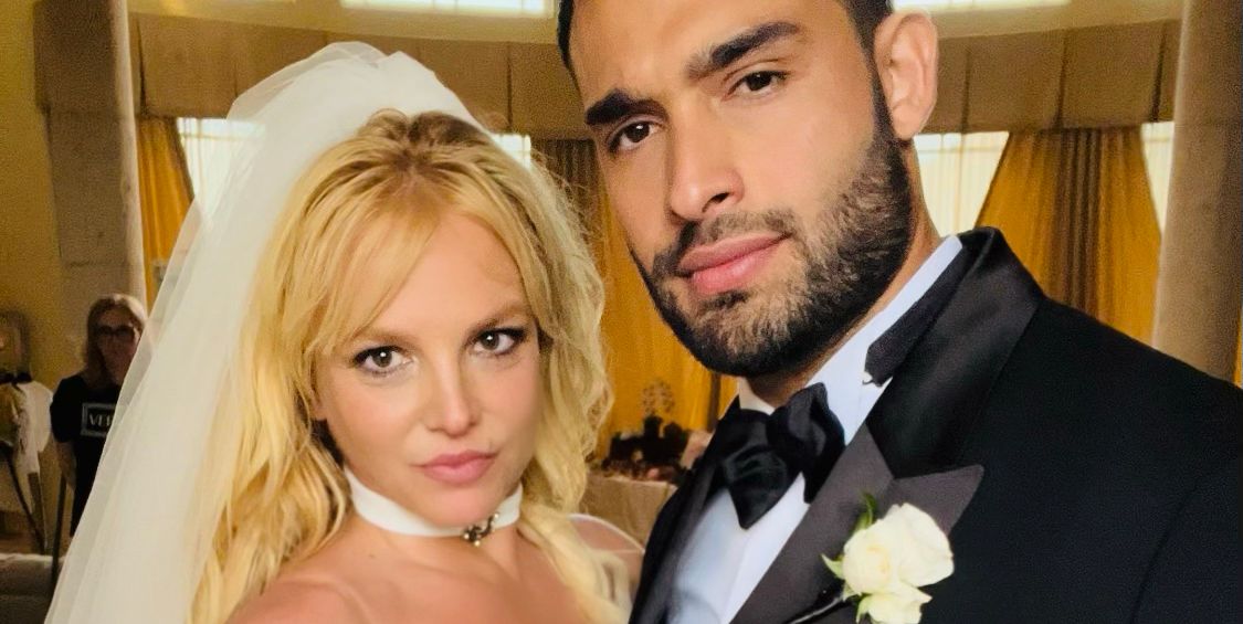 Britney Spears’ Wedding Band and Jewelry Details