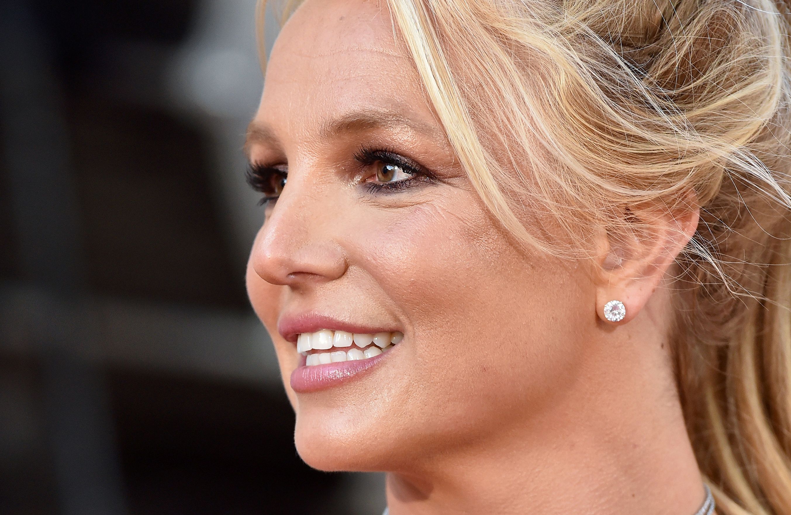 Britney Spears Debuts Pink Hair