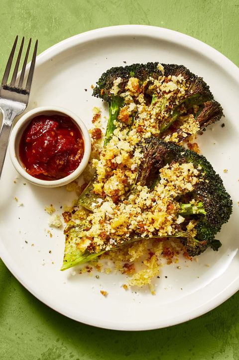 low calorie  broccoli "steaks" with spicy tomato jam meal