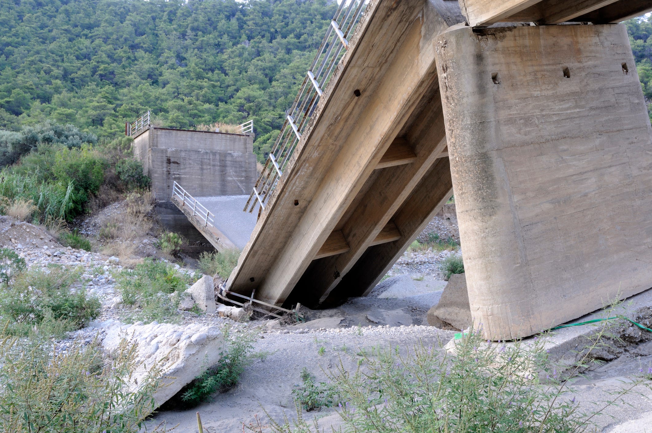 A Quarter of America's Bridges May Collapse Within 26 Years. We Saw the Whole Thing Coming.