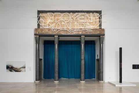 L'ingresso della mostra Broken Nature alla Triennale di Milano
