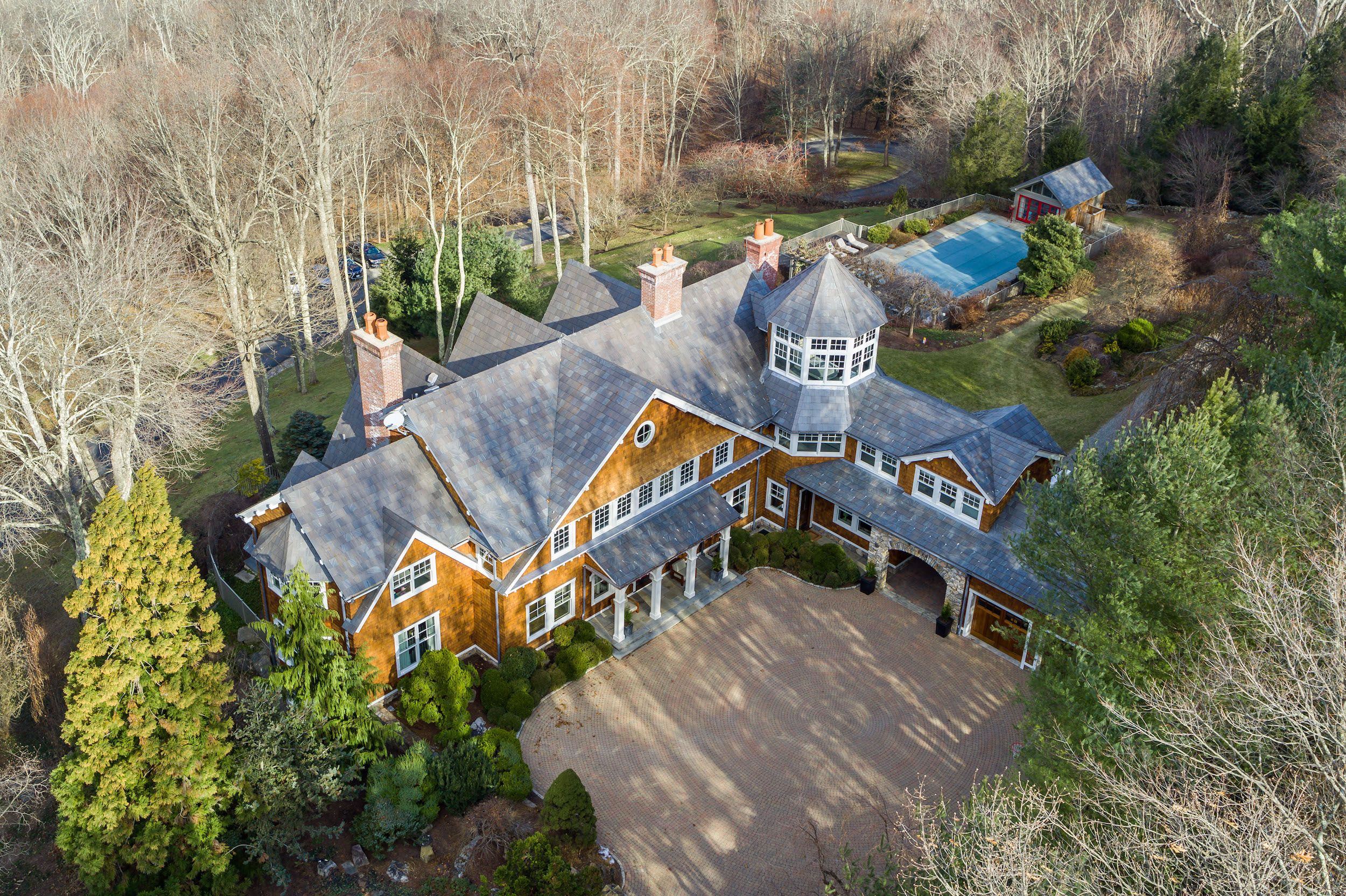 Bruce Willis Put His New York State Mansion On The Market For