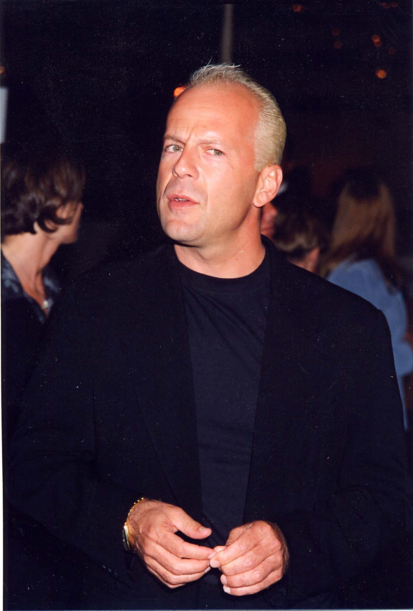 Bruce Willis showed signs of cognitive decline on set crew members say