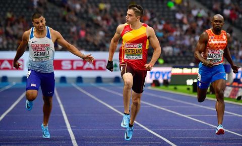 Bruno Hortelano cruza la meta en los 200 metros de los Europeos de Atletismo de 2018 después de su grave accidente.