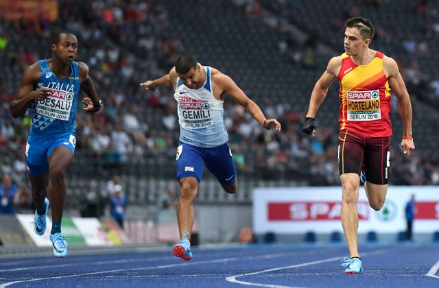bruno hortelano llega a la meta de los 200m en las semifinales del europeo de berlín 2018