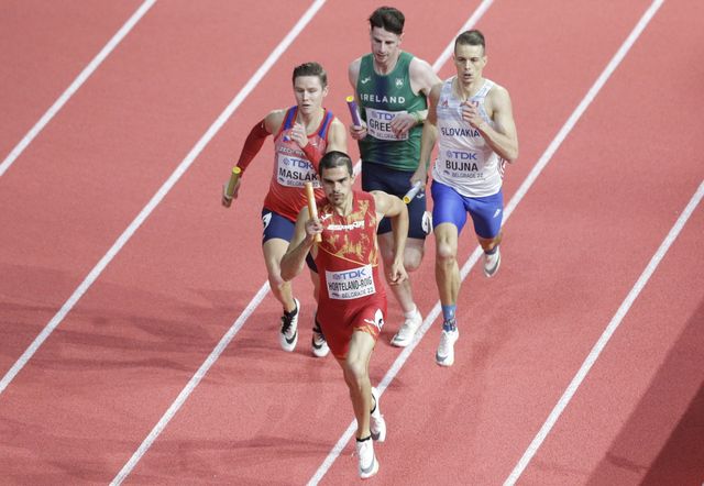 bruno hortelano, medalla de plata con el relevo 4x400m