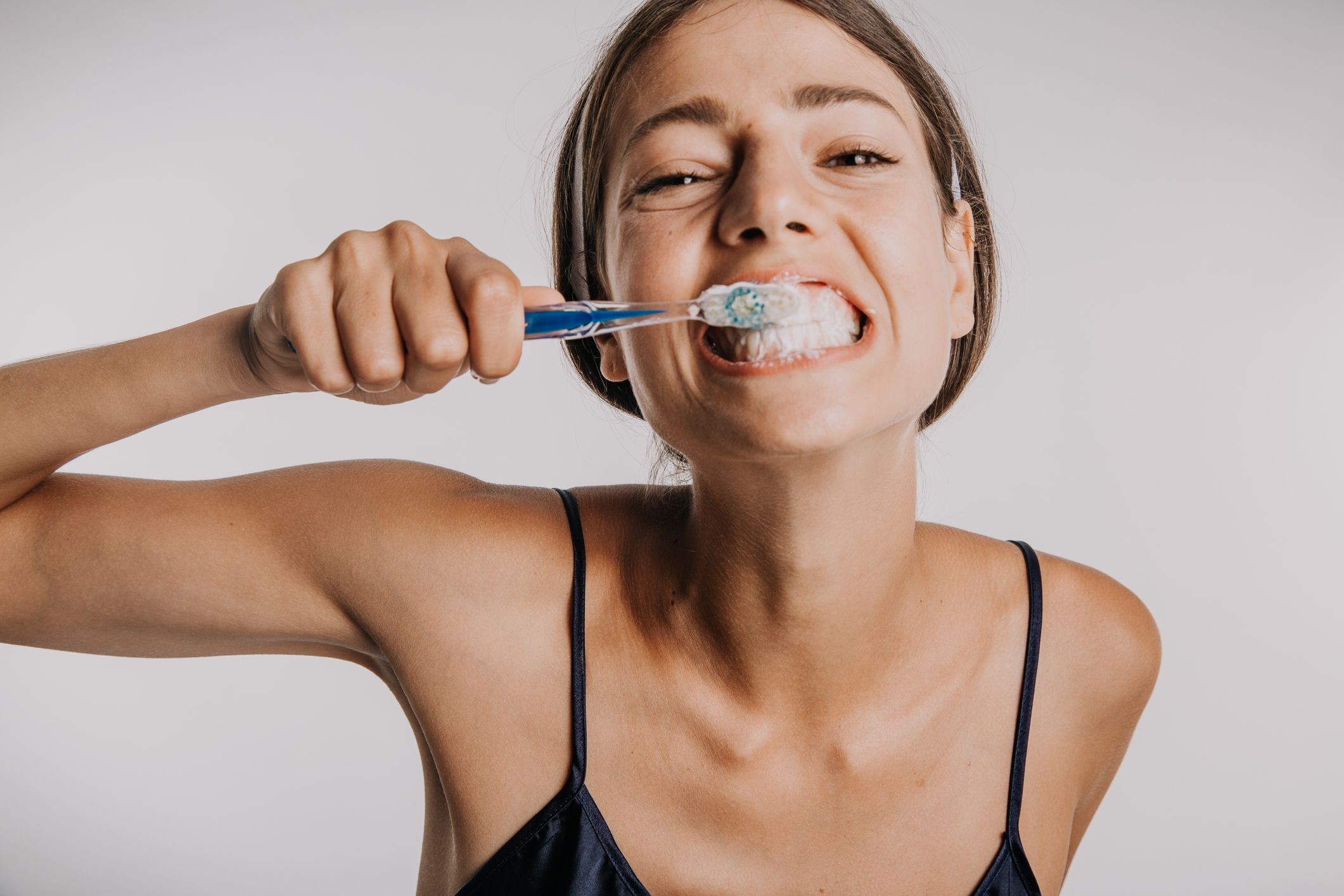 ozon Geld rubber Ontwarren Moet je voor het ontbijt je tandenpoetsen of erna?