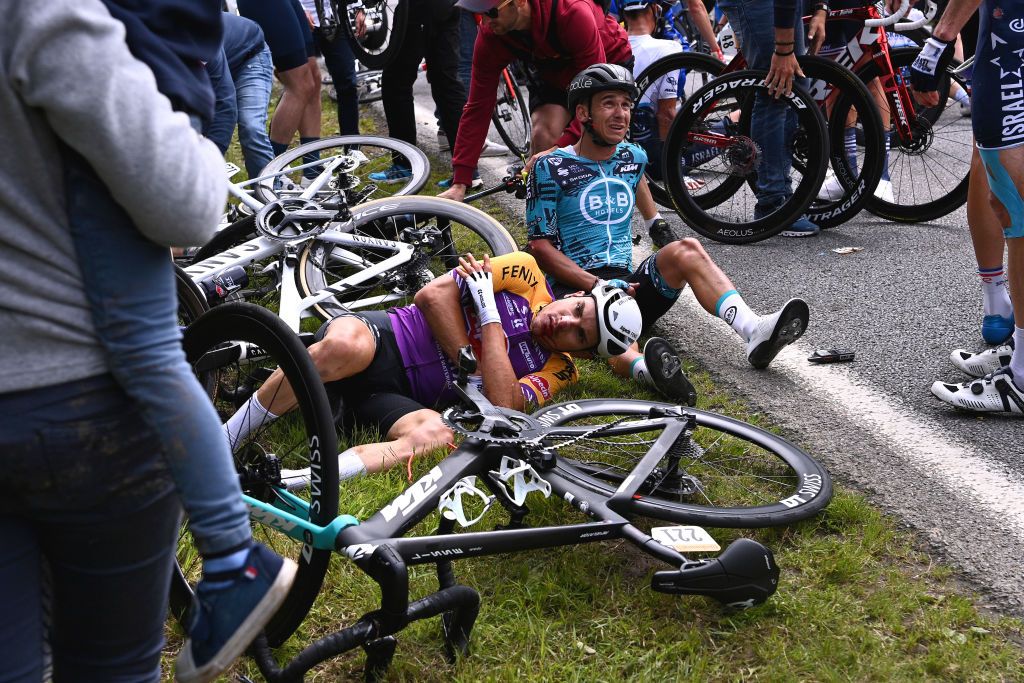 kor Milliard Medicinsk Detenida la mujer del accidente masivo del Tour de Francia 2021