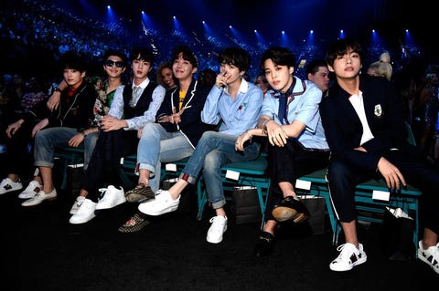 Resultado de imagem para Fake Love billboard