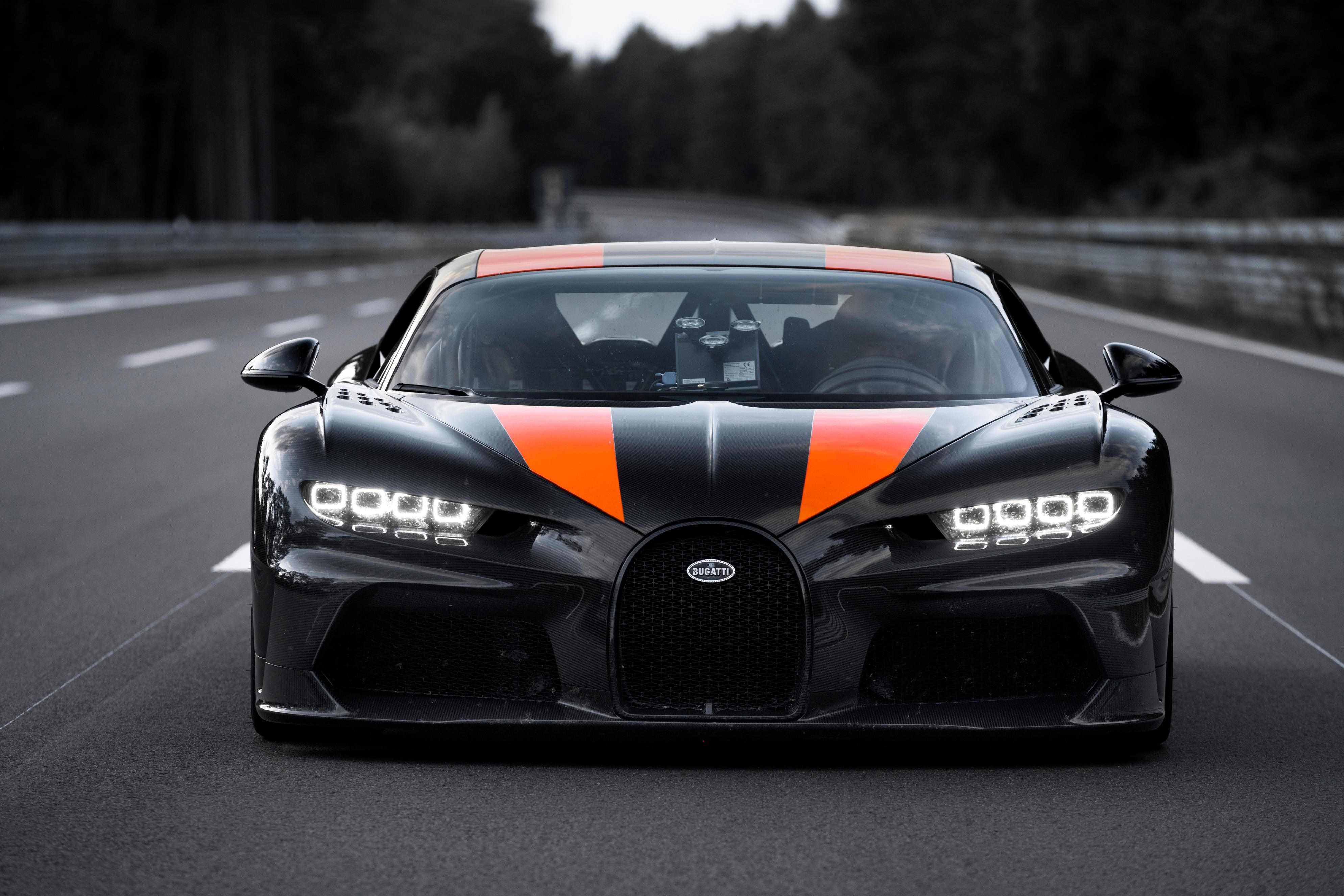 Bugatti Chiron Super Sport 300+ Airborne During Record Run