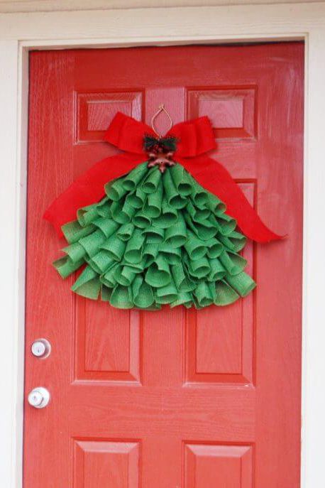 40 Diy Christmas Door Decorations Holiday Door Decorating Ideas Country Living