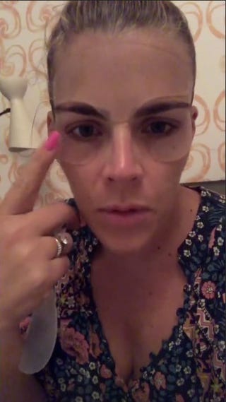 Busy Philipps Says She S Never Gotten Botox Tries Sio Forehead Mask