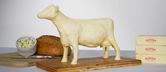 mini butter cow sculpture