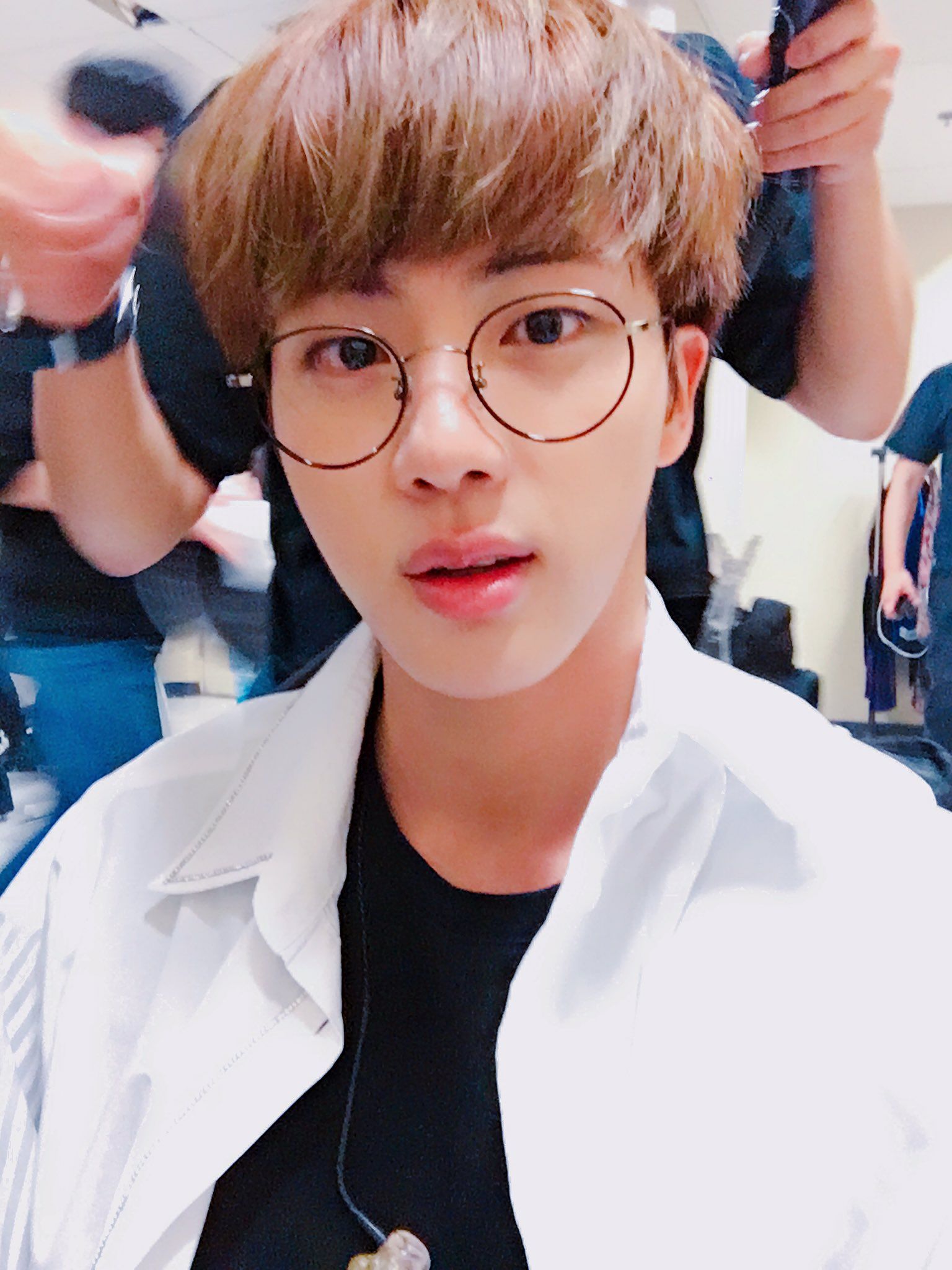 Bts 防弾少年団 ジンのメガネショット23選 キュートな丸メガネから大人っぽいインテリ眼鏡まで一気にプレイバック