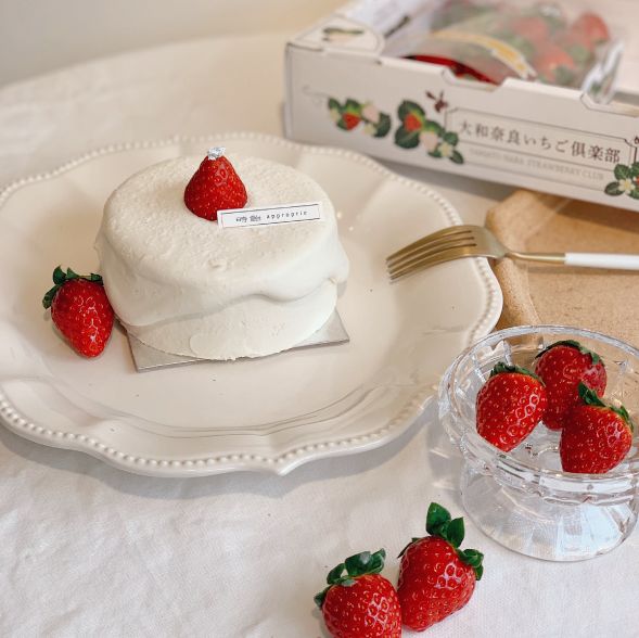 日本奈良頂級古都華草莓打造必吃夢幻甜點！「時飴」療癒草莓季限量新品、經典草莓千層蛋糕回歸