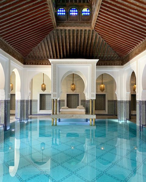 Swimming pool, Building, Thermae, Ceiling, Architecture, Interior design, Leisure, Room, Column, Hotel, 