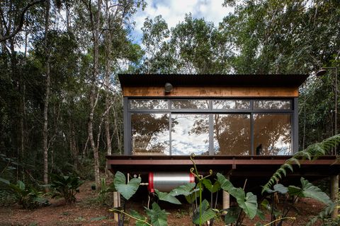 Una cabaña minimalista y eco en el bosque - Casas pequeñas