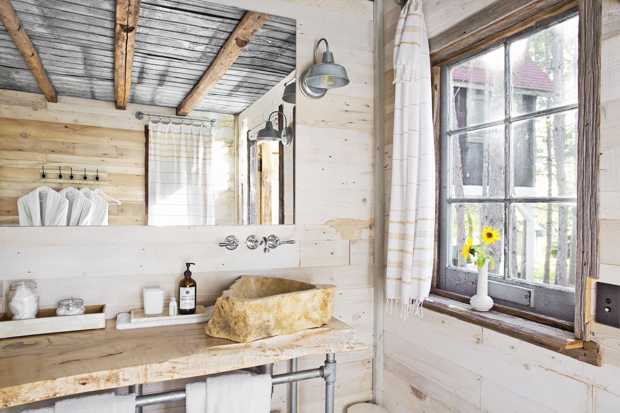 towel shelves for small bathrooms