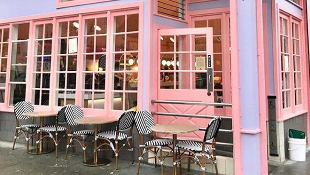 La cafetería rosa millennial de San Francisco- Glossier, la cafetería rosa  que triunfa