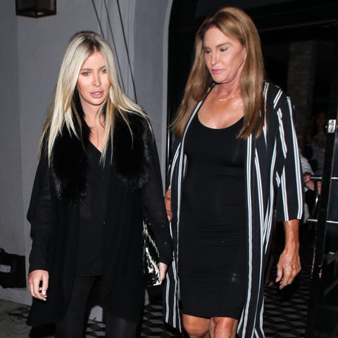 Caitlyn Jenner Y Sophia Hutchins Disfrutan De Una Romántica Cena