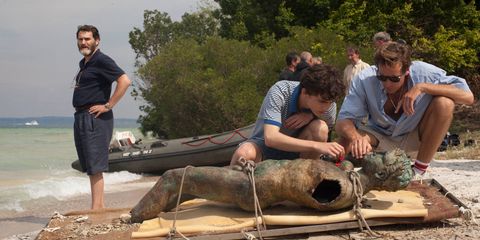 Human, Outdoor recreation, Sunglasses, Seal, Boats and boating--Equipment and supplies, Bermuda shorts, Marine mammal, Boat, Pig roast, Boot, 