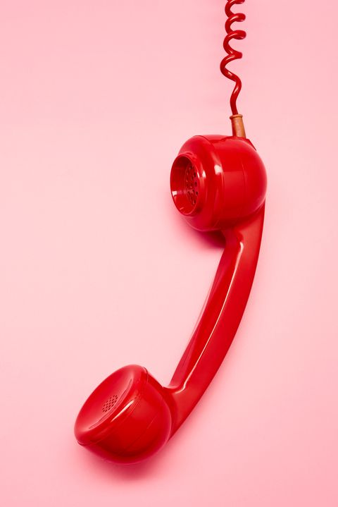 kancadan asılı kırmızı telefon