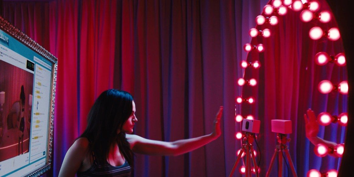 Review Of Netflix S Psychological Thriller Cam Starring Madeline Brewer