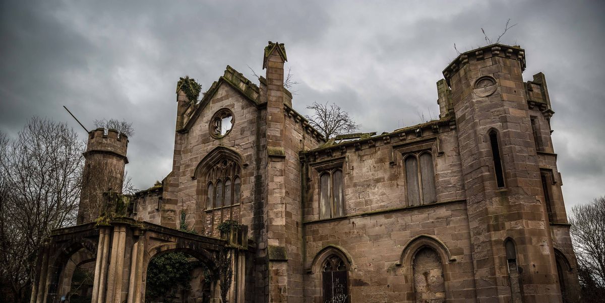 10 Hauntingly Beautiful Abandoned Mansions