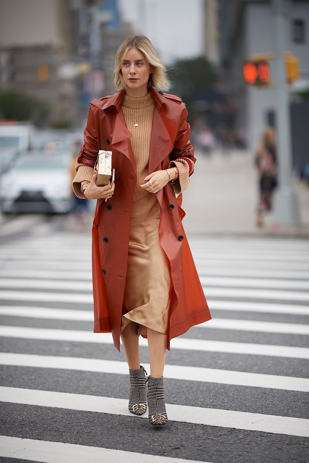 Los looks en tonos neutros más bonitos del otoño