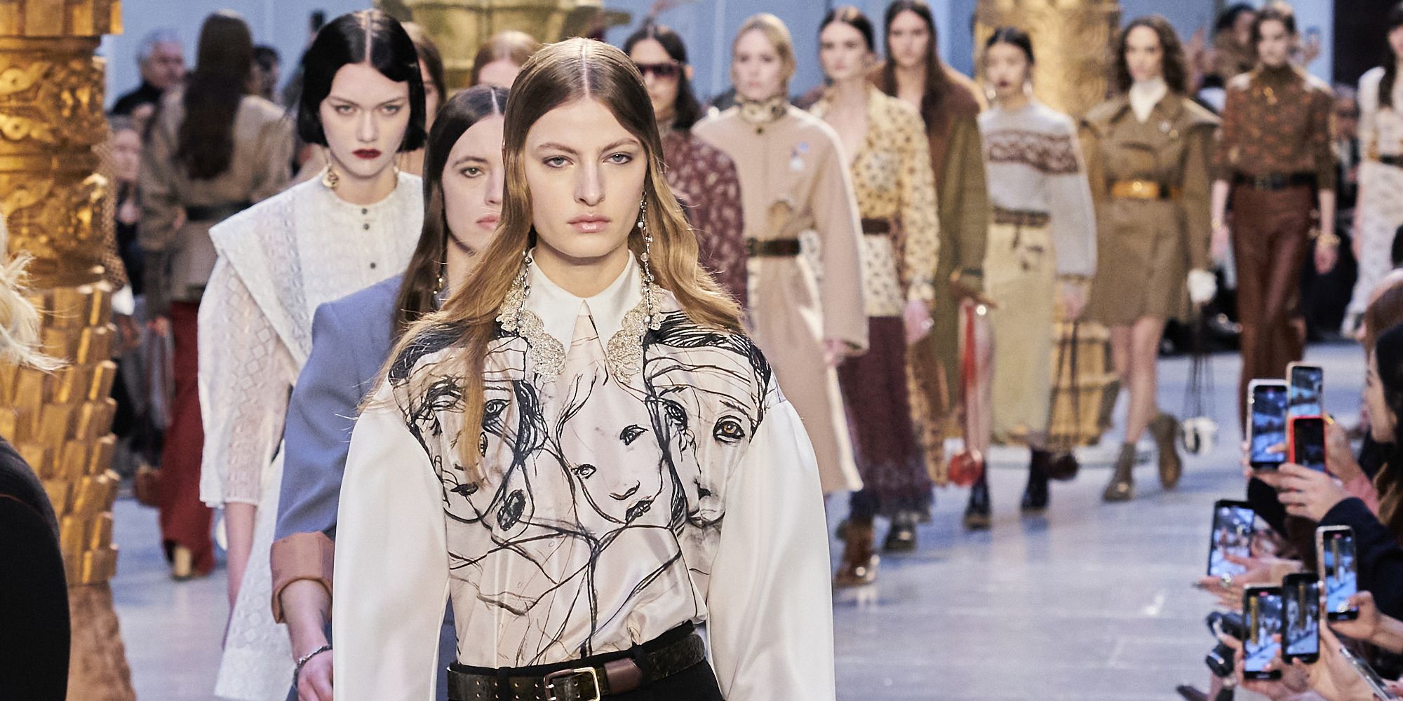 Camicie moda 2020 2021: i modelli donna di Chloé alla Paris Fashion Week