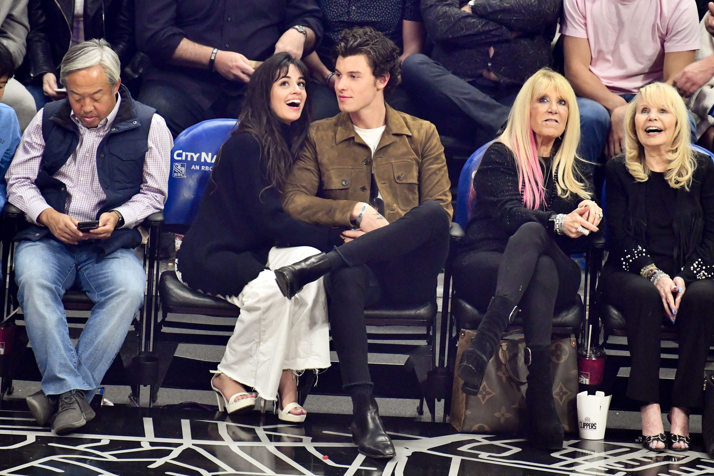 https://hips.hearstapps.com/hmg-prod.s3.amazonaws.com/images/camila-cabello-and-shawn-mendes-attend-a-basketball-game-news-photo-1579291457.jpg