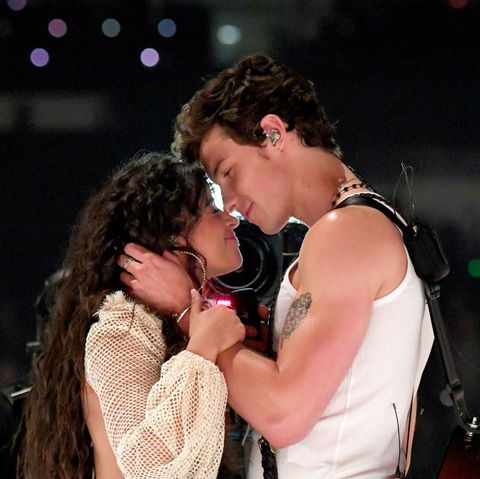 Shawn Mendes just ended all breakup rumors with Camila Cabello with his latest Instagram post! 9