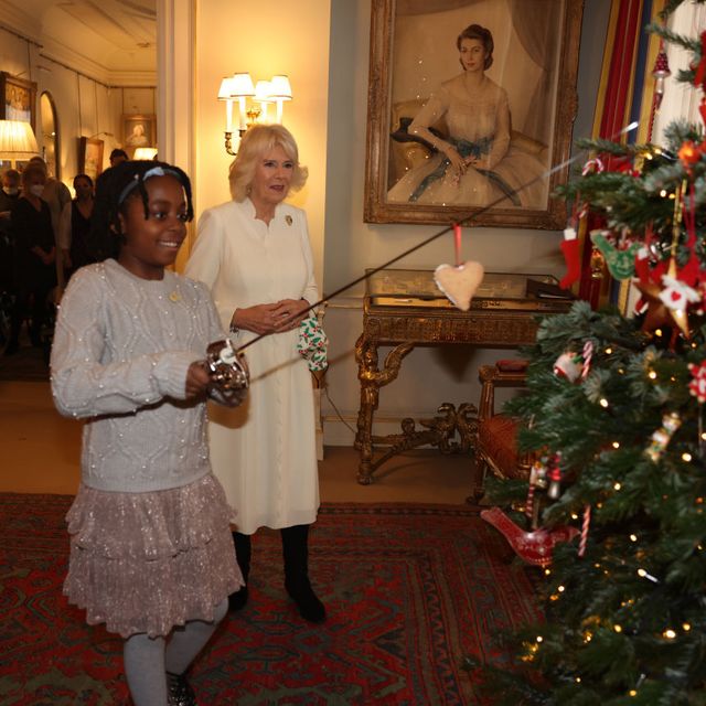 charity children decorate royal christmas tree