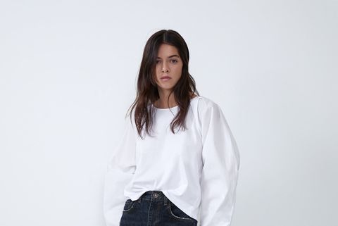 Esta camisa blanca de Zara tendencia y menos 16 €
