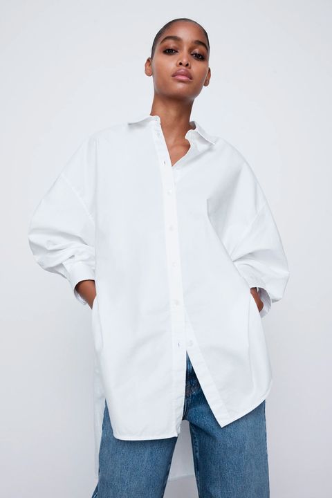 5 camisas blancas de Zara para looks con vaqueros clásicos