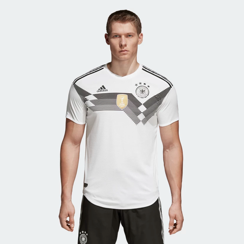 Suyo Moler Dando Adidas pone de rebajas la camiseta de Alemania tras su eliminación en el  Mundial de Rusia 2018