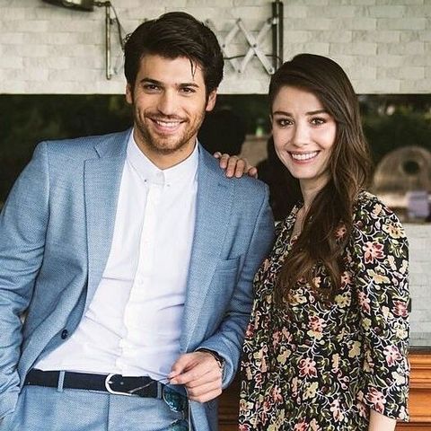 Can Yaman y Özge Gürel, de nuevo protagonistas de una telenovela