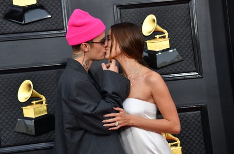Justin and Hailey Bieber kissing justin and hailey bieber kissing