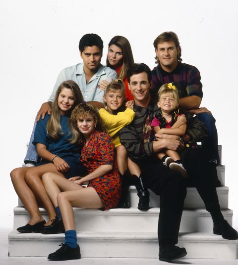 FOREGROUND: CANDACE CAMERON;ANDREA BARBER;JODIE SWEETIN;BOB SAGET;MARY-KATE/ASHLEY OLSEN / BACKGROUND: JOHN STAMOS;LORI LOUGHLIN;DAVE COULIER