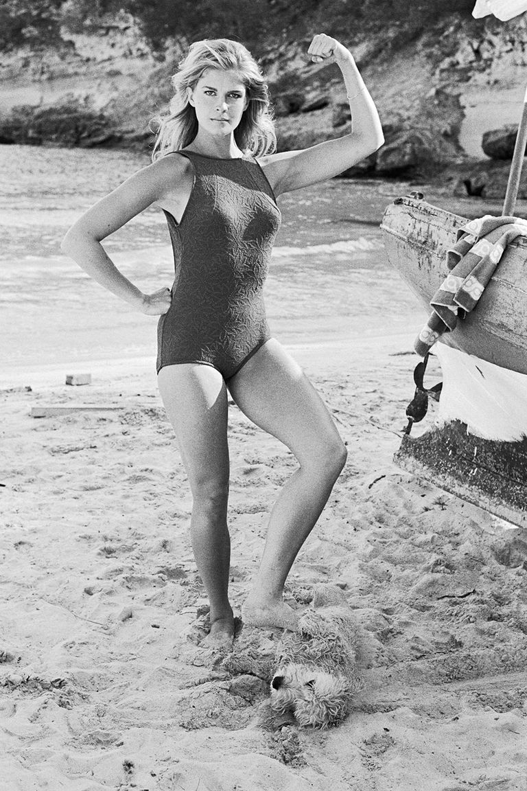 40 Vintage Photos Of Celebrities At The Beach