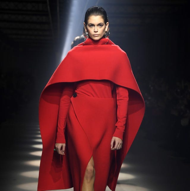 cape looks op Paris Fashion Week Givenchy catwalk cape looks op paris fashion week givenchy catwalk