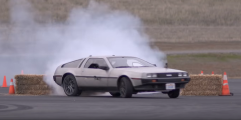 DeLorean autónomo drift