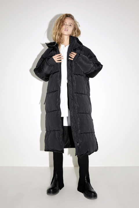 El abrigo de largo sostenible de Zara que se sin parar