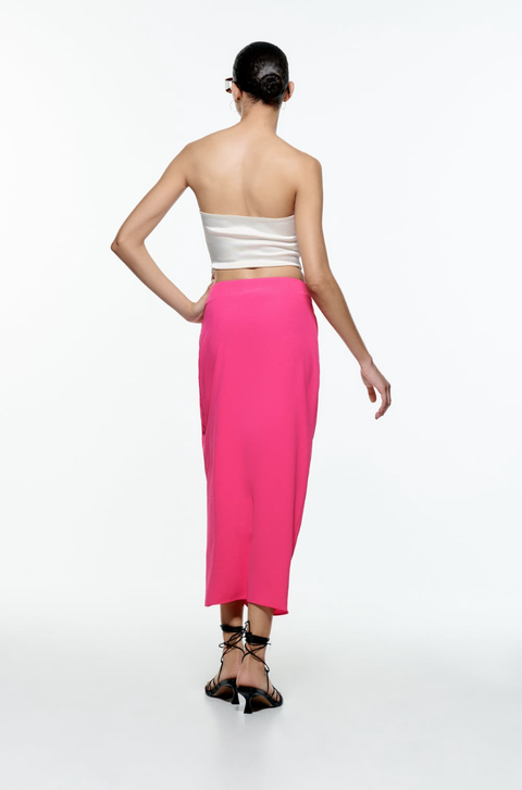 La falda de nudo de Zara rosa que hace