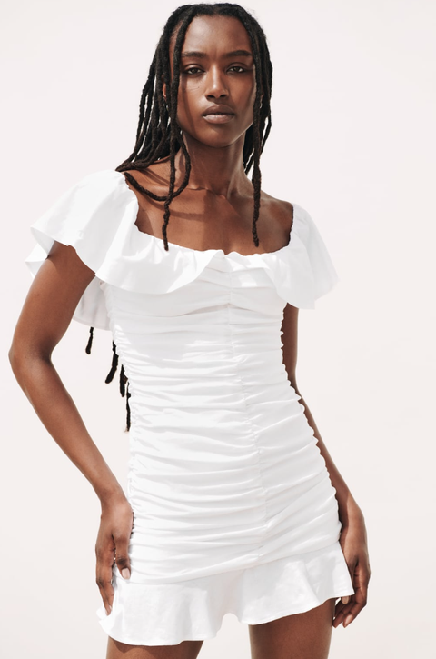 vestido corto blanco de Zara que es perfecto