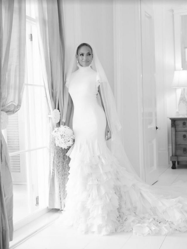 Torpe eficientemente Fraude Los vestidos de novia de Jennifer Lopez, al detalle