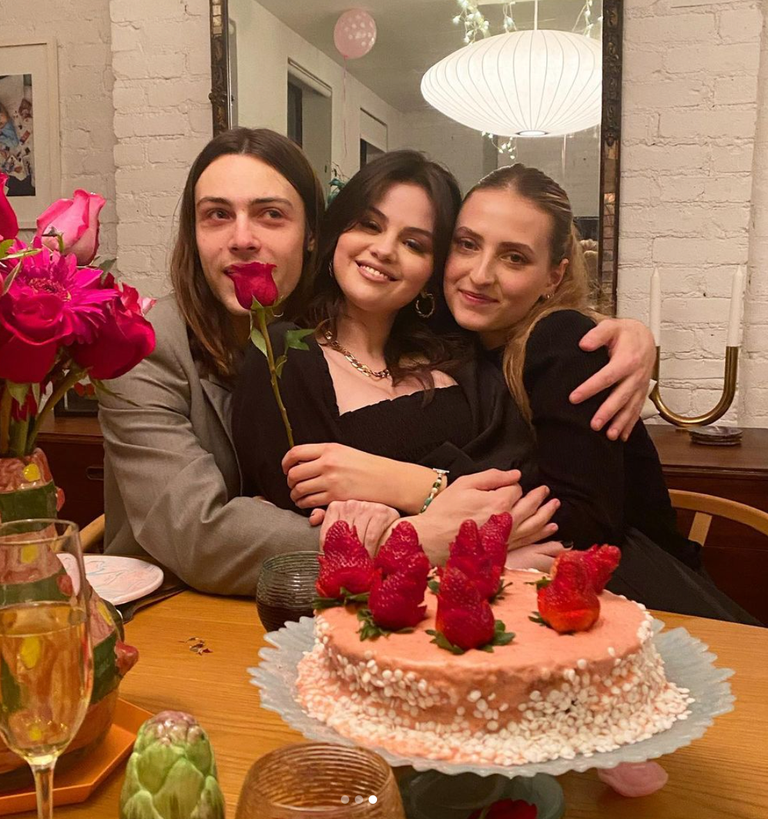 Selena Gomez Spent Her Valentine’s Day Being the Best-Dressed Third Wheel