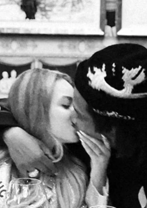 Beyoncé and Jay-Z kissing beyoncé and jayz kissing