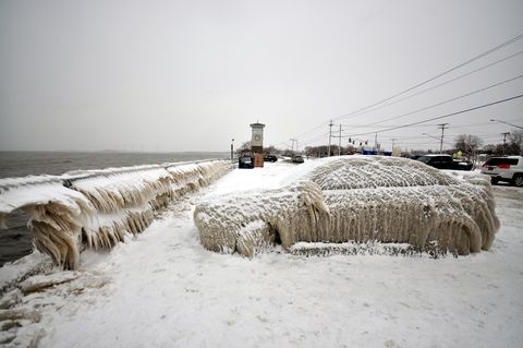 Winter Weather Lashes The Great Lakes