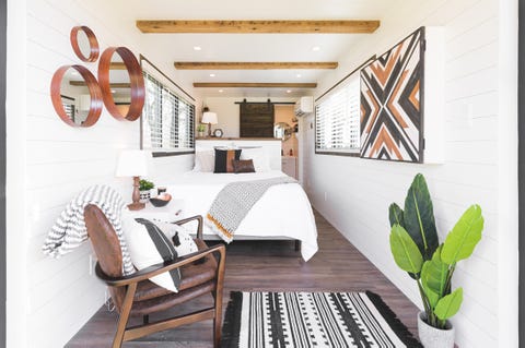 Minicasa en un contenedor industrial de envío interior minicasa en un contenedor con estilo escandinavo